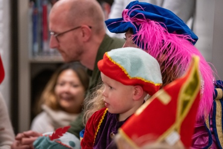 2025-11-23 Sint leest voor-22